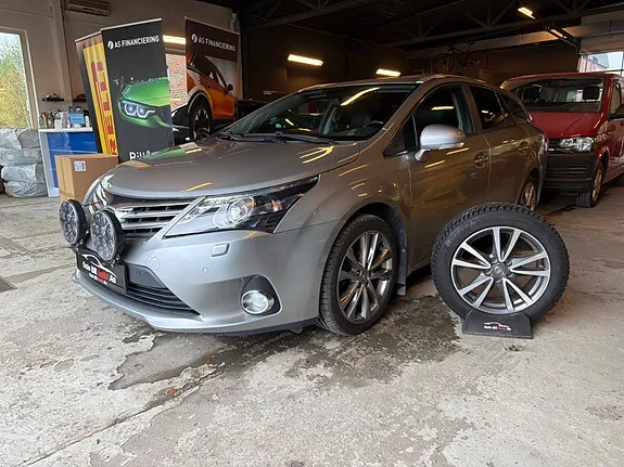 Toyota Avensis 2015 photo 2