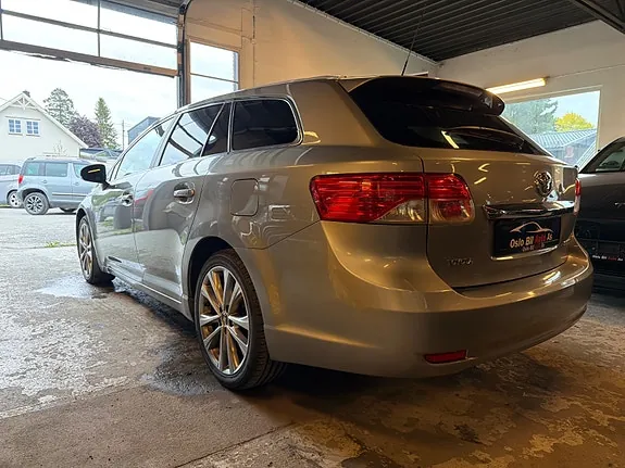 Toyota Avensis 2015 photo 5