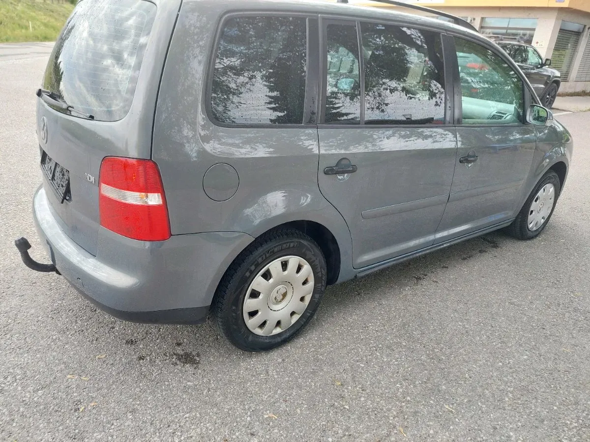 Volkswagen Touran 2005 photo 2