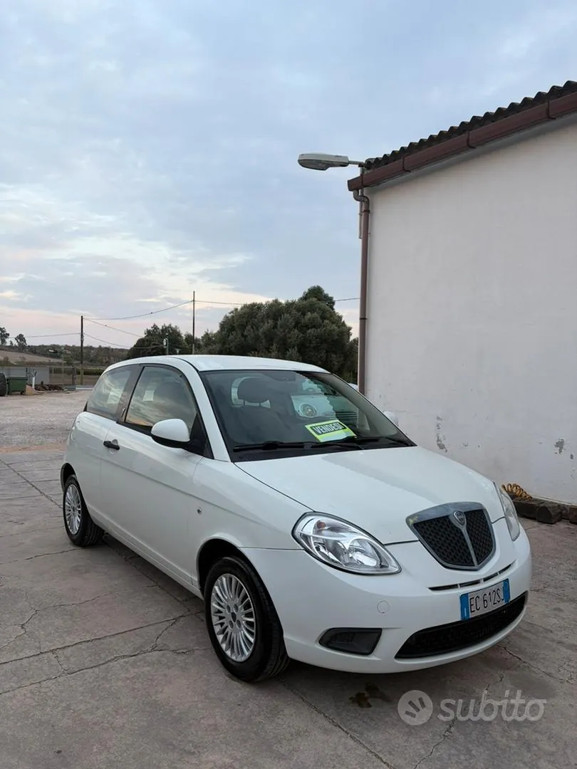 Lancia Ypsilon 2010 photo 2