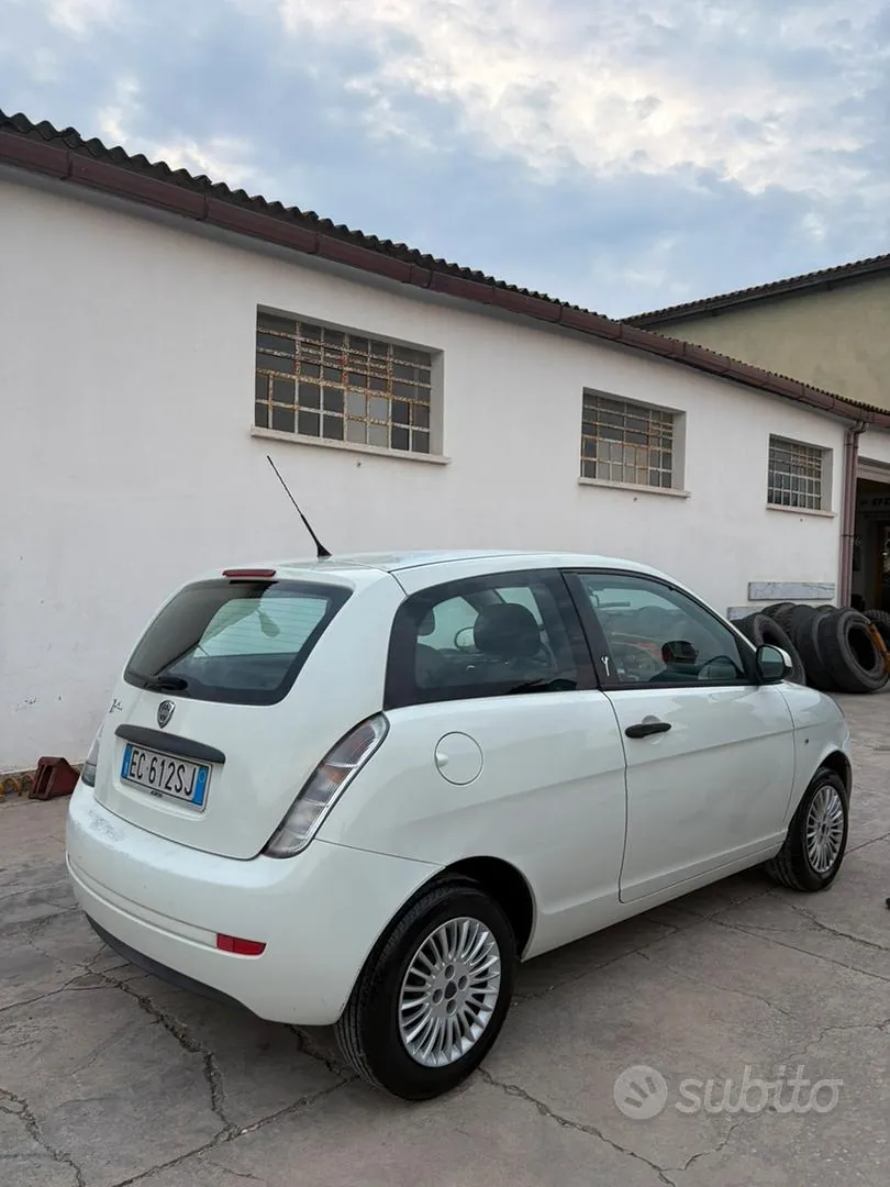 Lancia Ypsilon 2010 photo 3