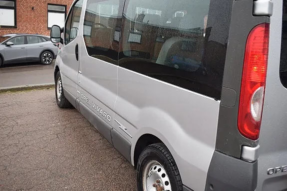 Opel Vivaro 2010 photo 4
