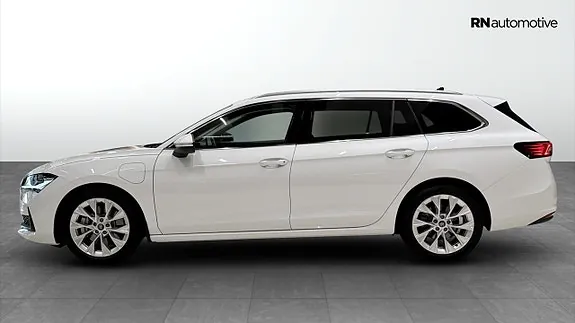 Skoda Superb 2025 photo 2