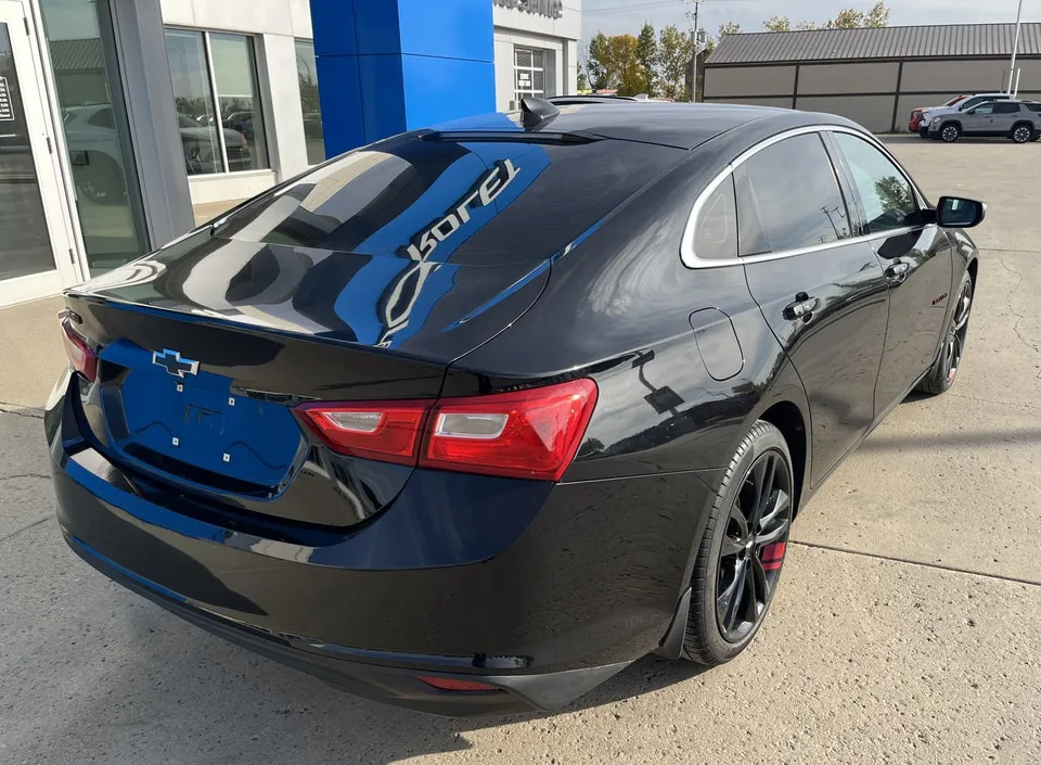 Chevrolet Malibu 2018 photo 2