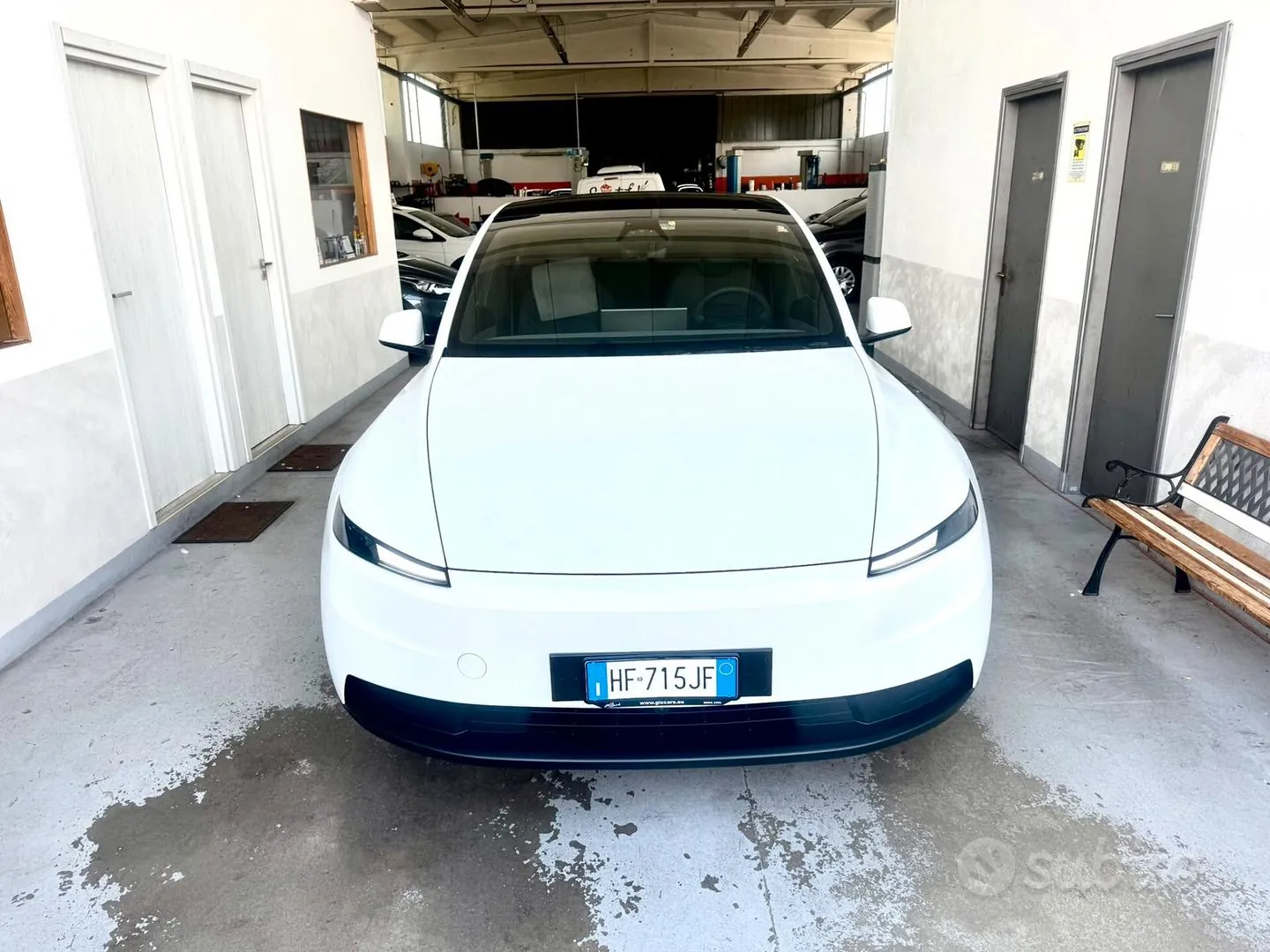 Tesla Model Y 2026 photo 2