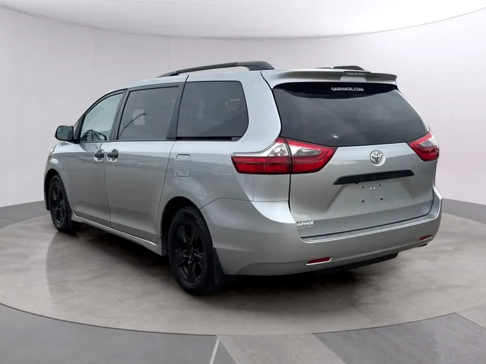 Toyota Sienna 2020 photo 2