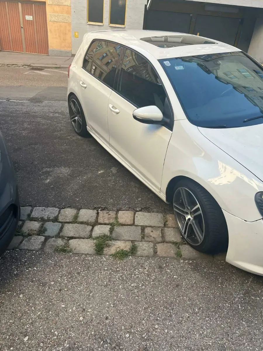 Volkswagen Golf 2012 photo 3