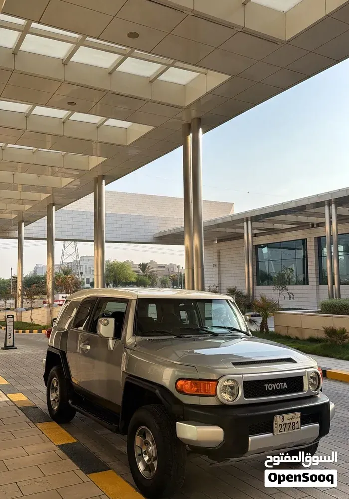 Toyota Fj 2010 photo 2