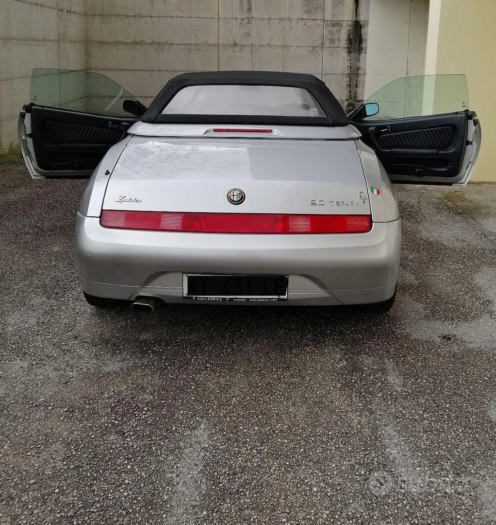 Alfa Romeo Spider 1998 photo 2