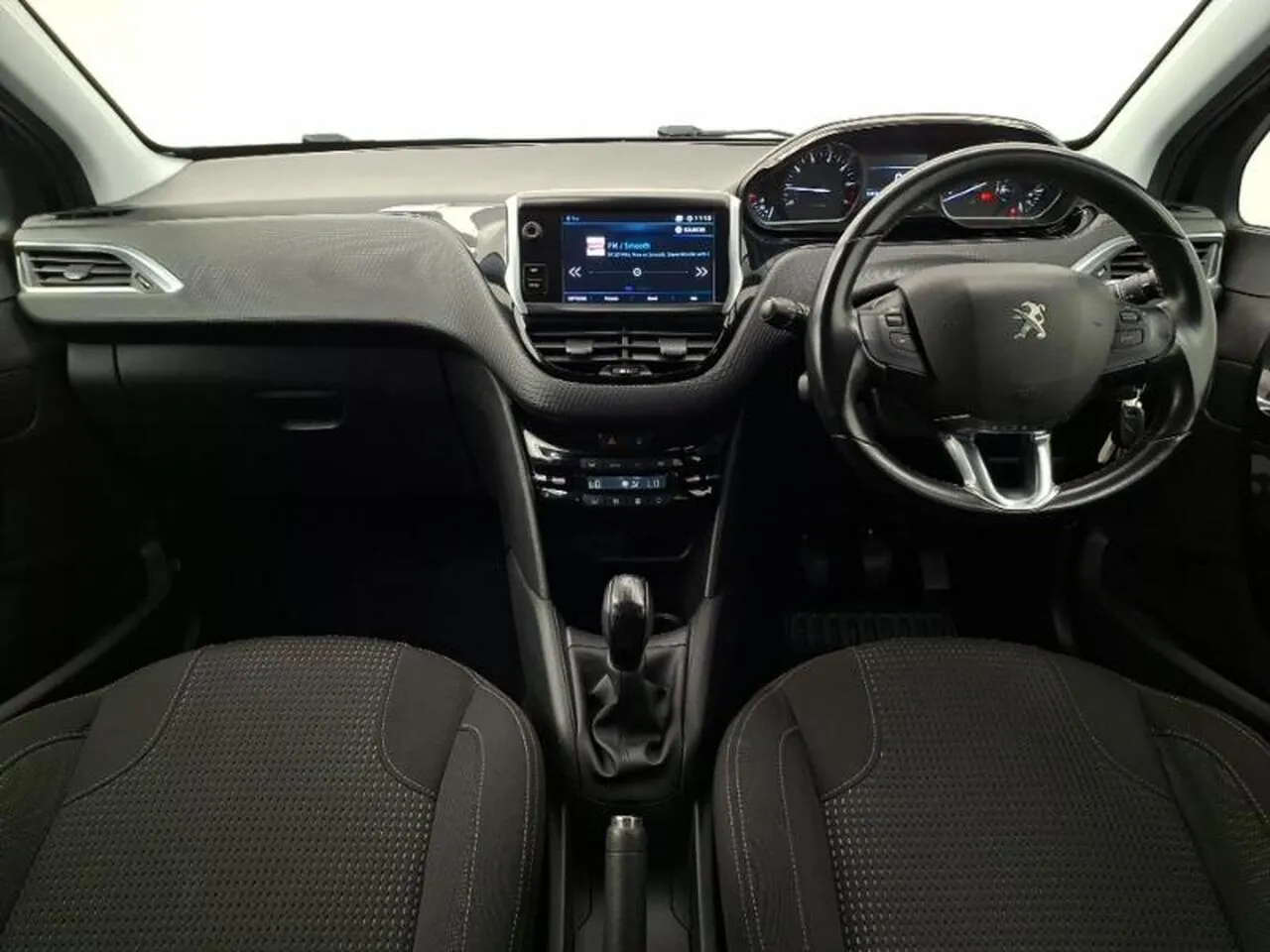 Peugeot 208 2019 photo 3