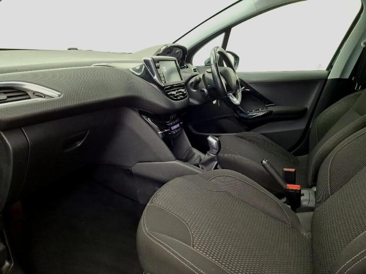 Peugeot 208 2019 photo 5
