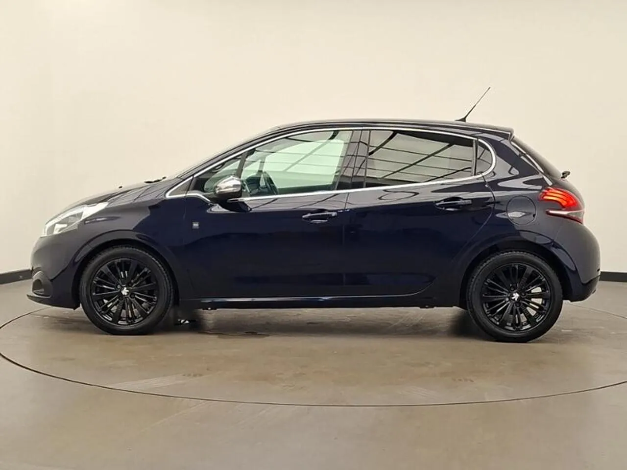 Peugeot 208 2019 photo 4