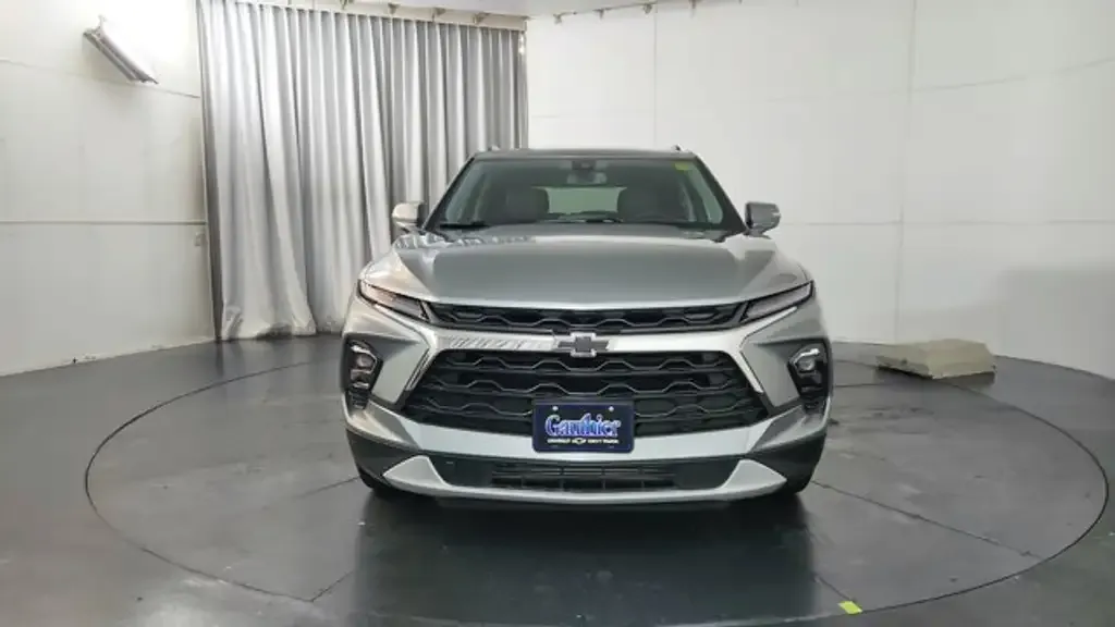 Chevrolet Blazer 2026 photo 2