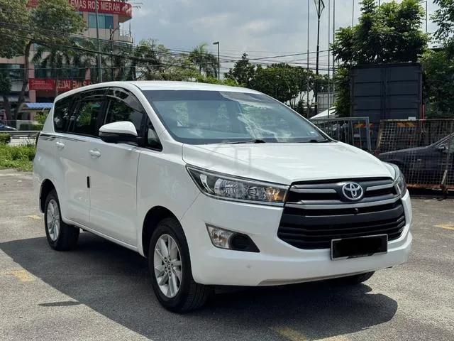 Toyota Innova E