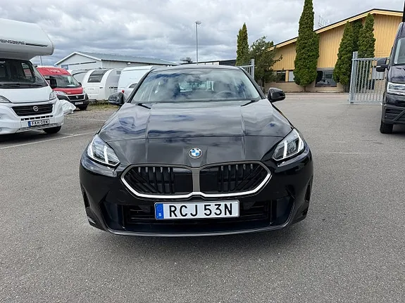 BMW 120I 2026 photo 2