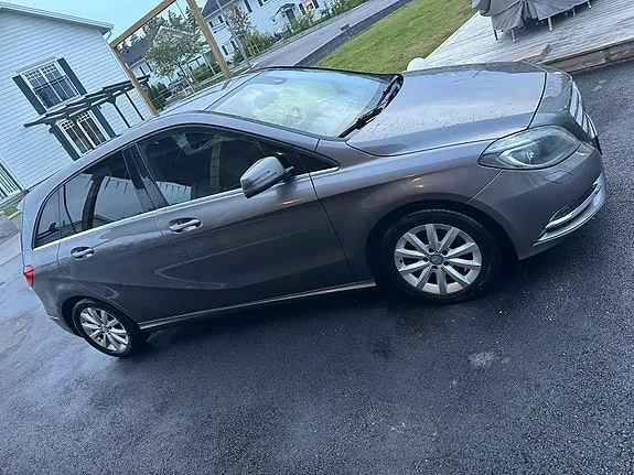 Mercedes-Benz B180