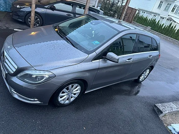 Mercedes-Benz B180 2013 photo 4