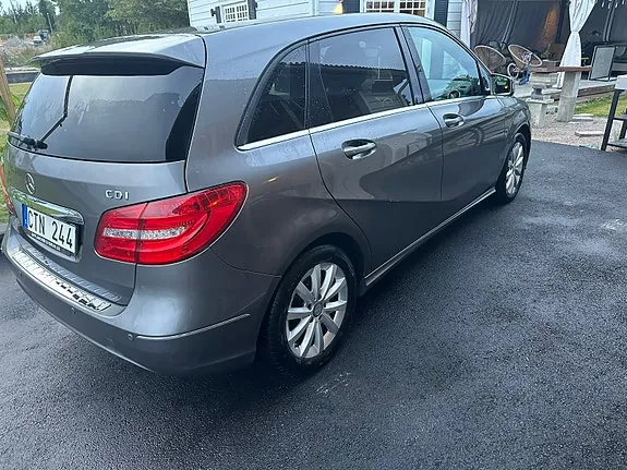 Mercedes-Benz B180 2013 photo 2