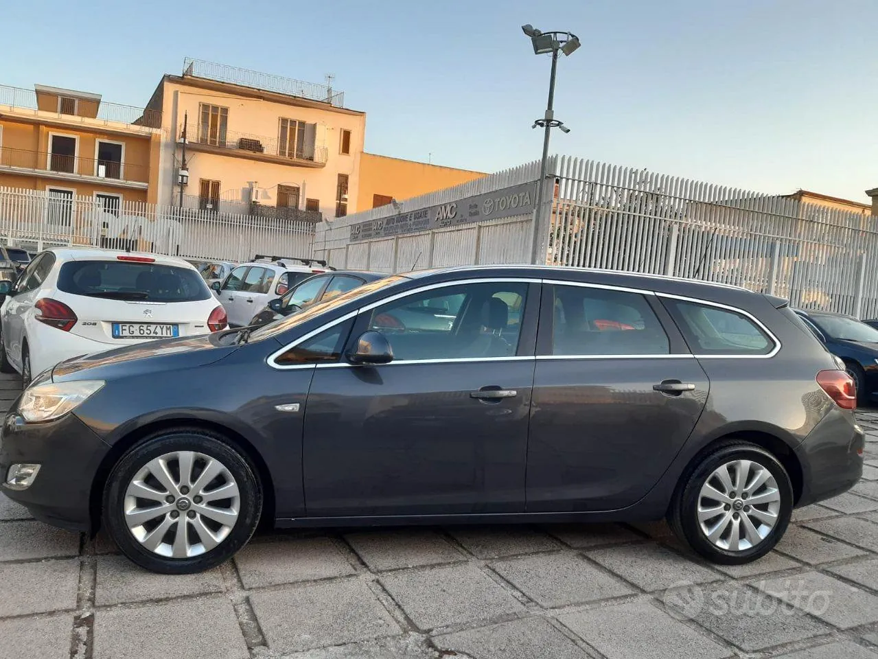 Opel Astra 2012 photo 2