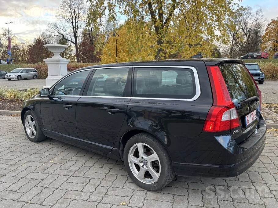 Volvo V70 2013 photo 2