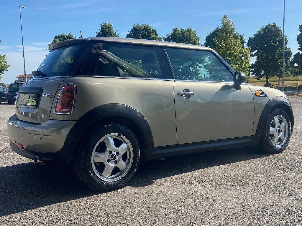 Mini One 2010 photo 5