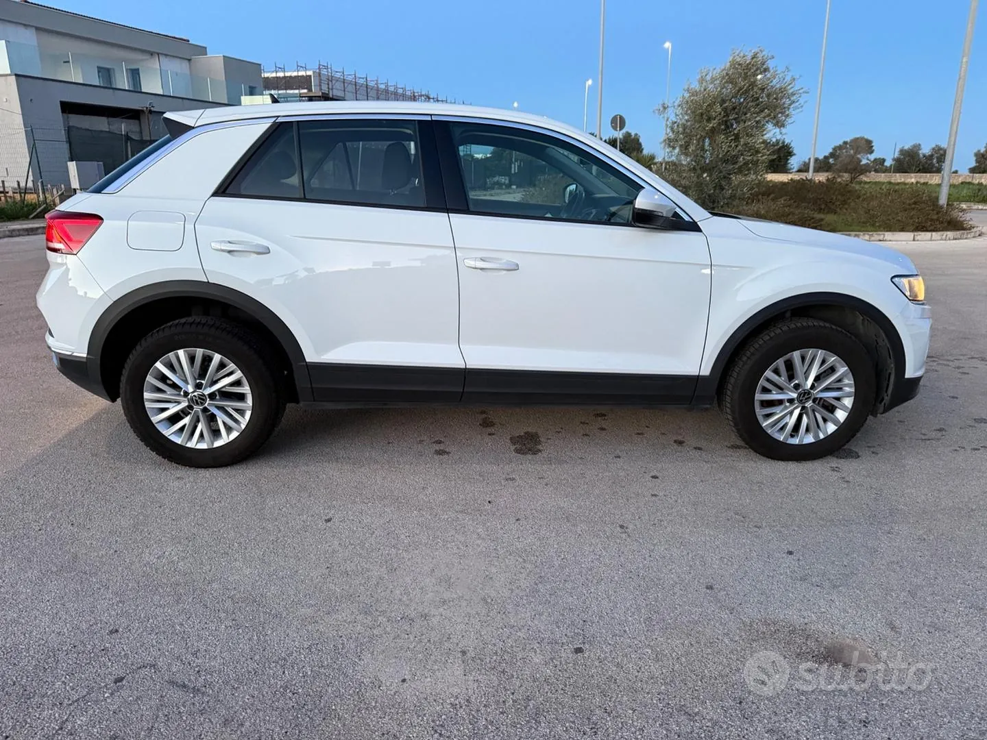 Volkswagen T-Roc 2021 photo 2