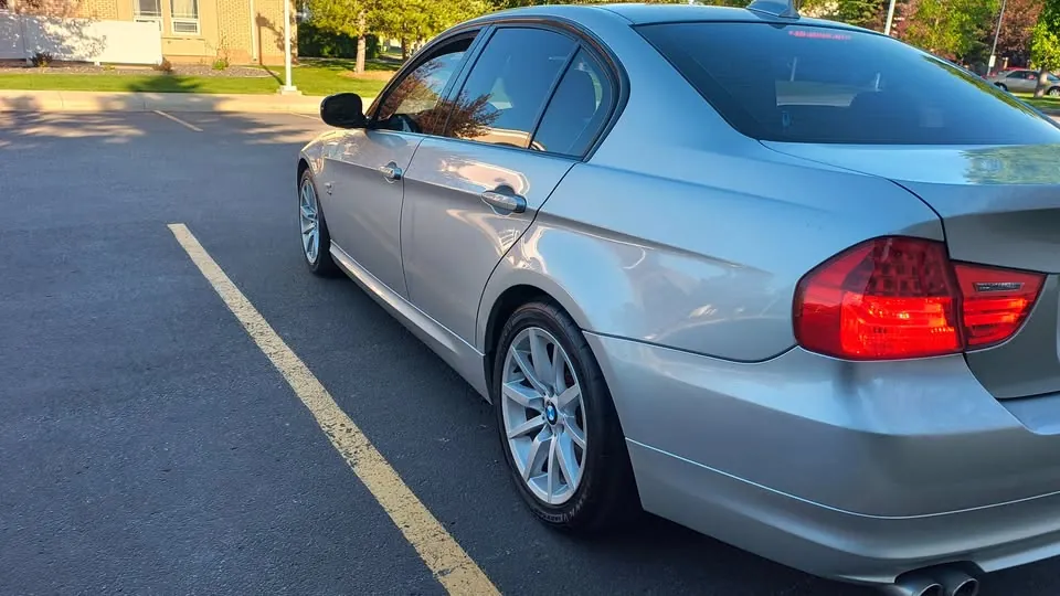 BMW 3 Series 2011 photo 3