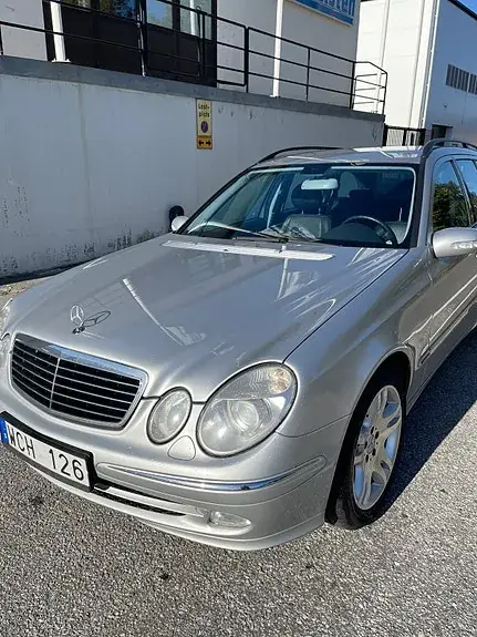 Mercedes-Benz E 320 2005 photo 4