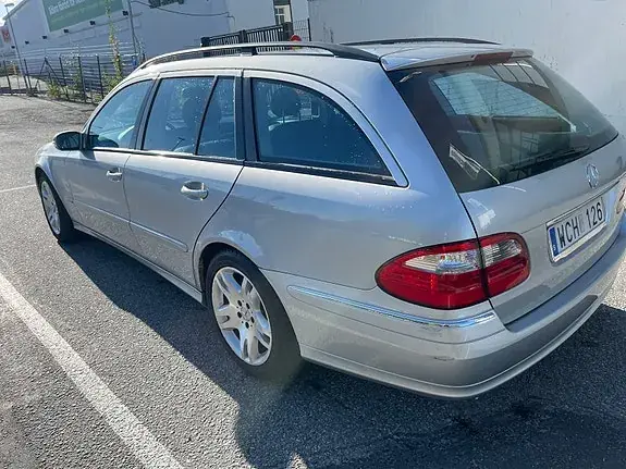 Mercedes-Benz E 320 2005 photo 2