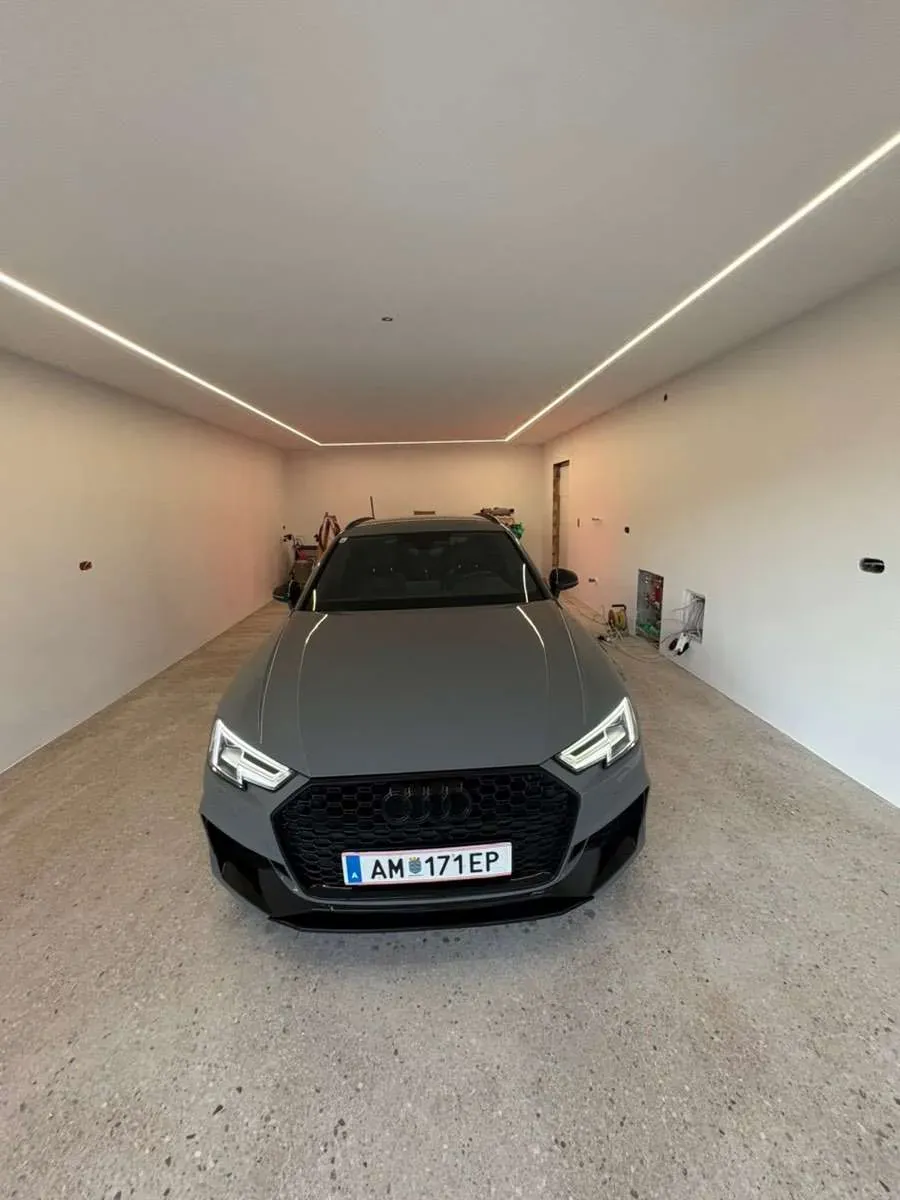 Audi A4 2018 photo 2