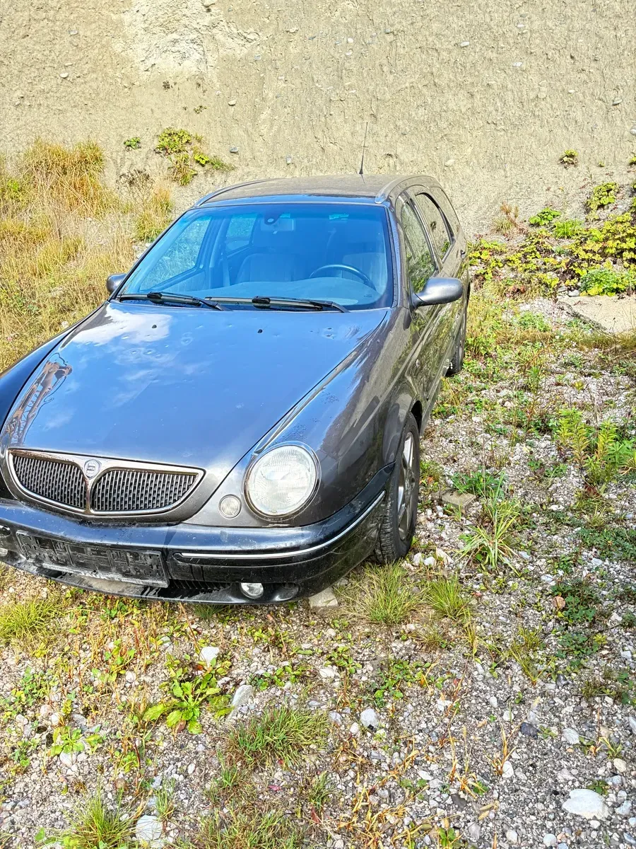 Lancia Lybra 2002 photo 2