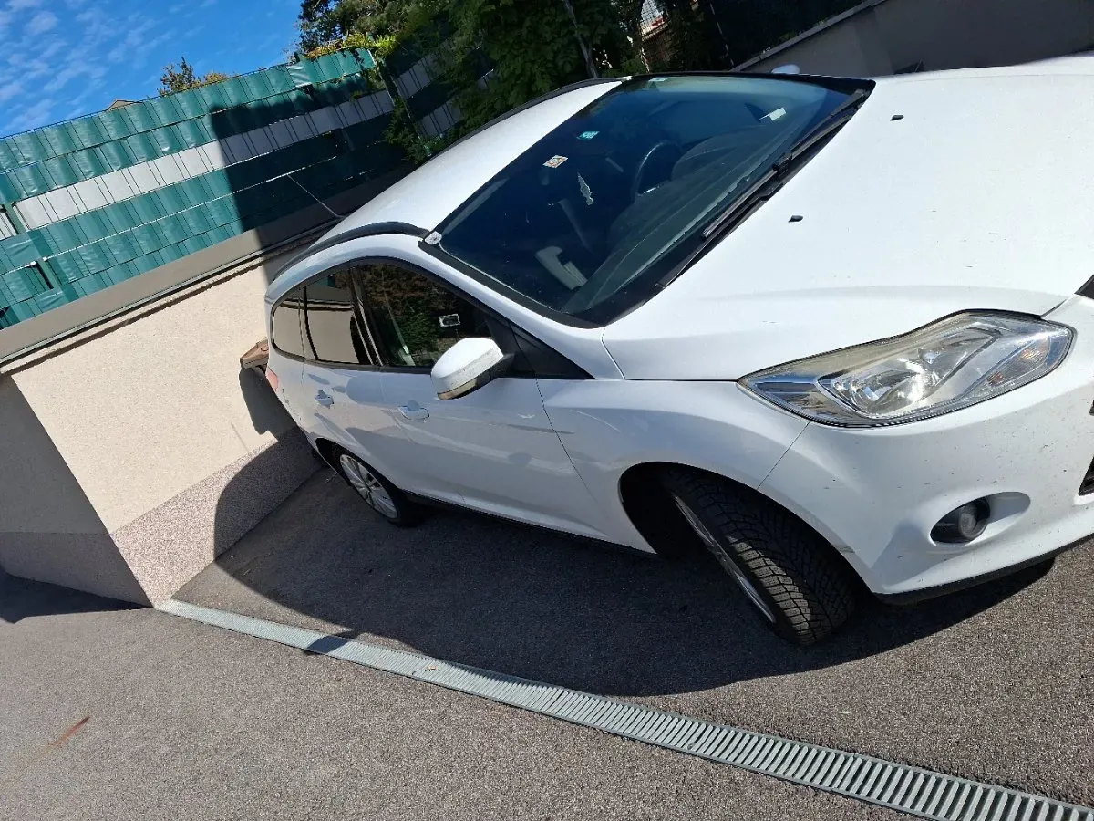 Ford Focus 2013 photo 2