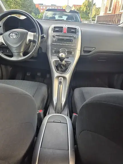 Toyota Auris 2009 photo 4