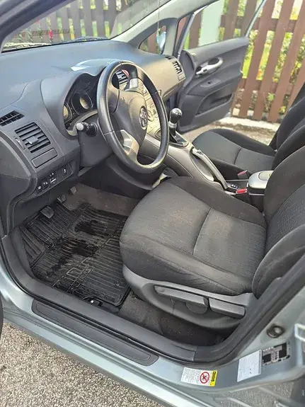 Toyota Auris 2009 photo 2