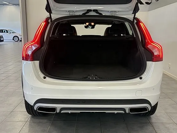 Volvo V60 Cross Country 2018 photo 5