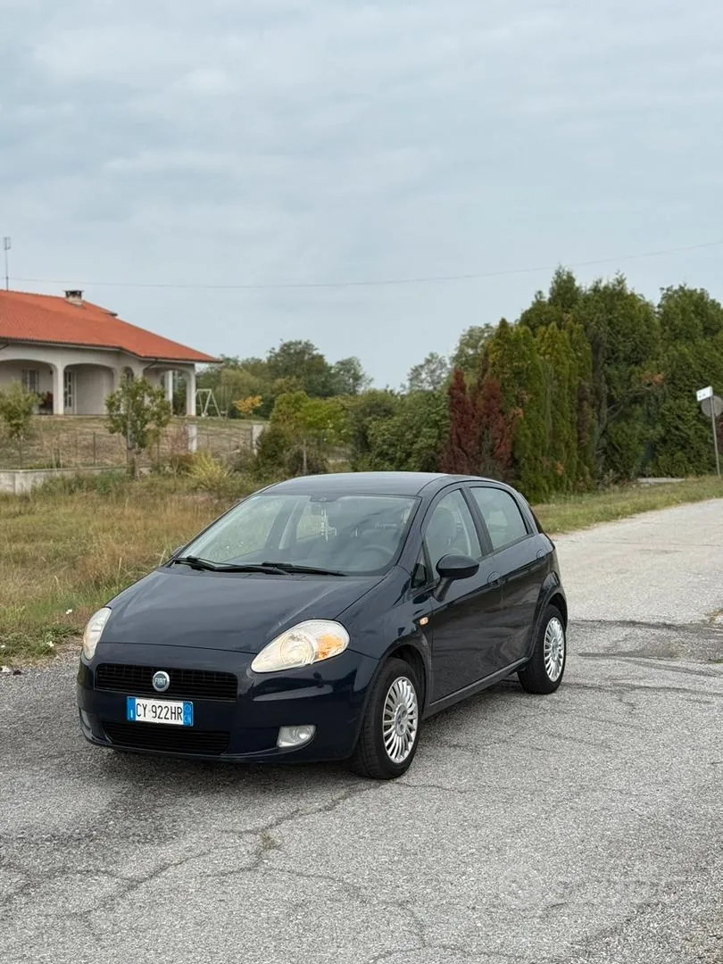Fiat Grande Punto 2006 photo 2