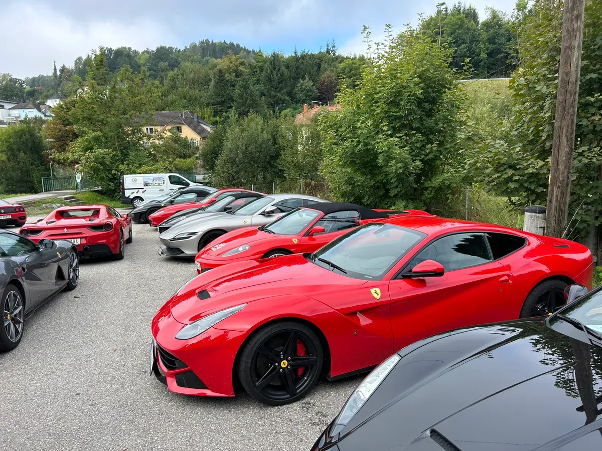 Ferrari F12 2013 photo 2