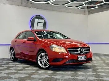 Mercedes-Benz A 180 2015 photo 2