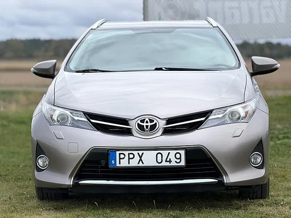 Toyota Auris 2014 photo 3