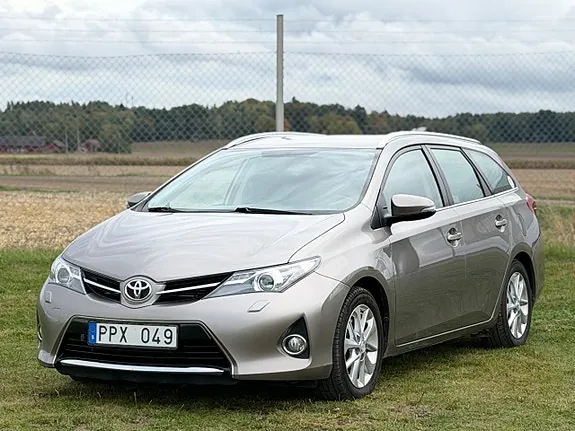 Toyota Auris 2014 photo 2