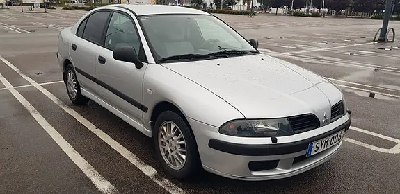 Mitsubishi Carisma 2002 photo 2