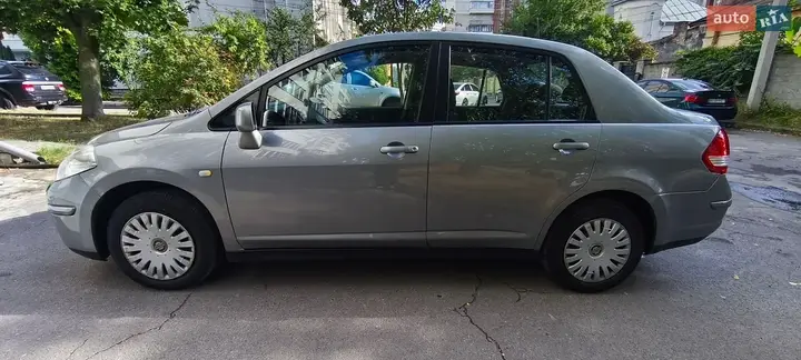 Nissan Tiida 2007 photo 2