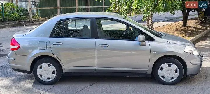 Nissan Tiida