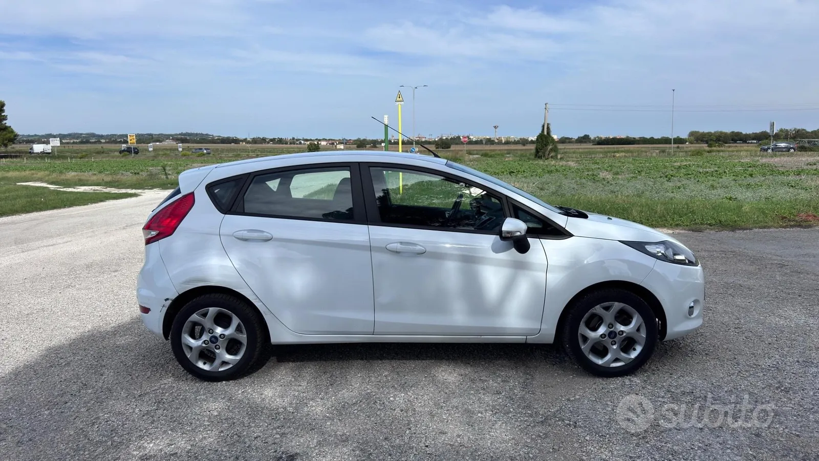 Ford Fiesta 2011 photo 3