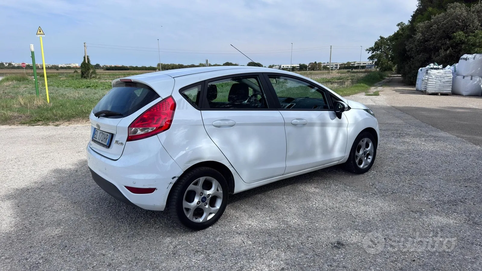 Ford Fiesta 2011 photo 2
