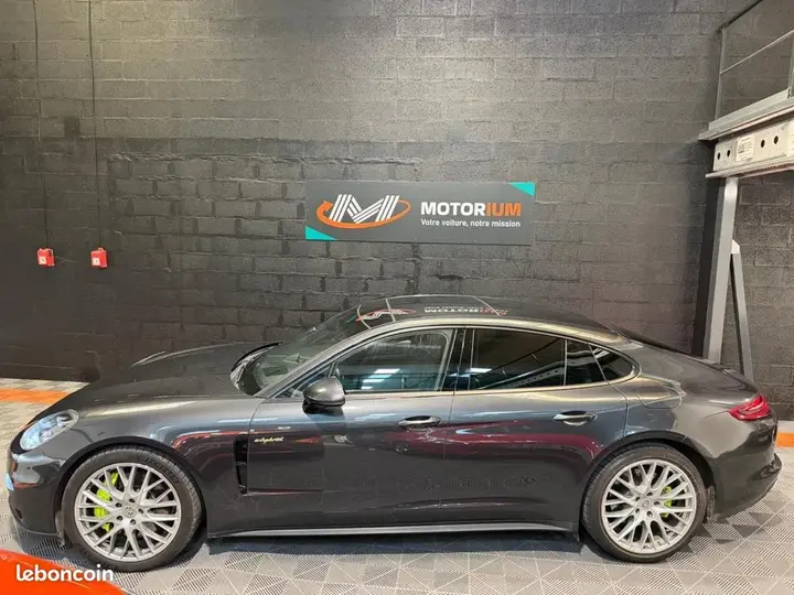 Porsche Panamera 2019 photo 2