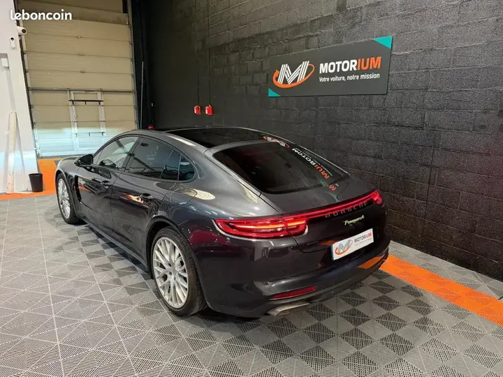 Porsche Panamera 2019 photo 3