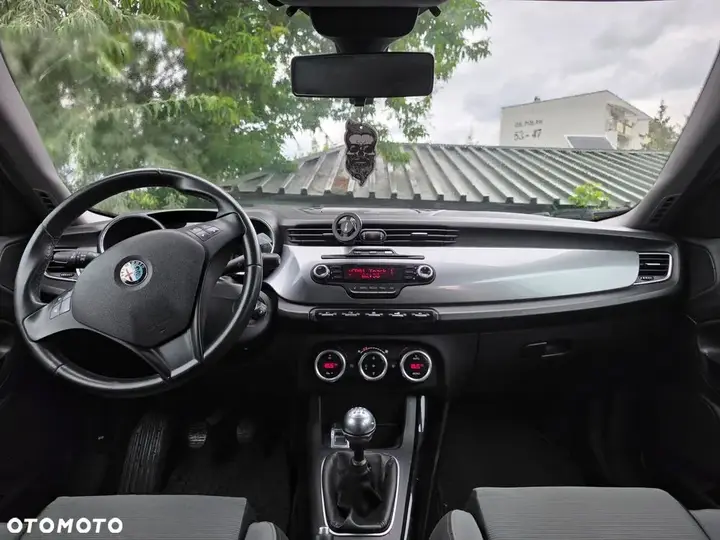 Alfa Romeo Giulietta 2010 photo 2