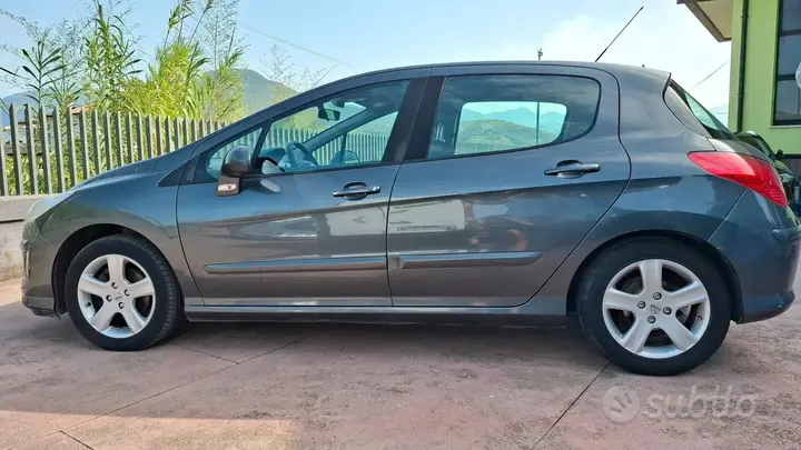 Peugeot 308 2008 photo 5