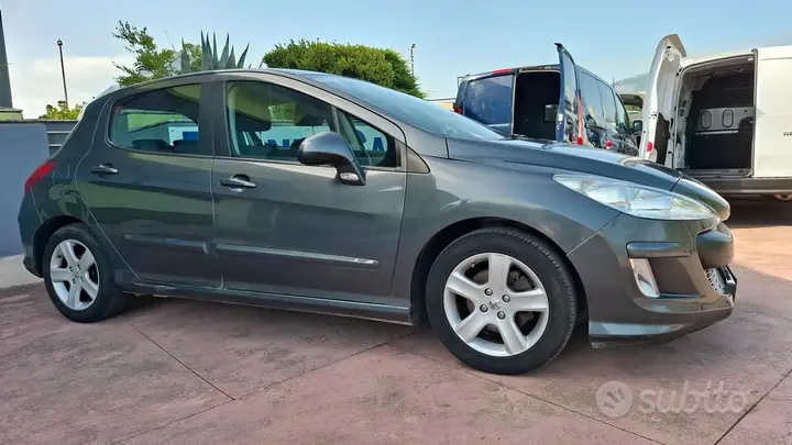 Peugeot 308 2008 photo 3